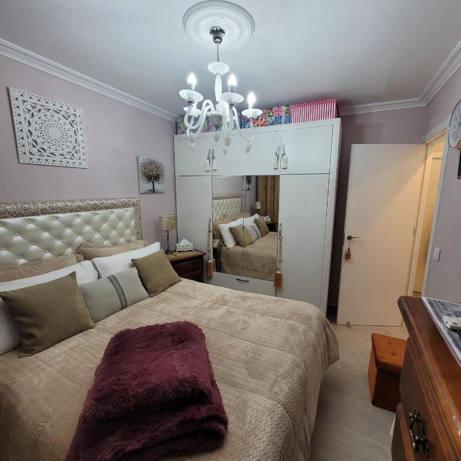 Shared Accommodation A Room With A View Of The Garden Севиля Екстериор снимка